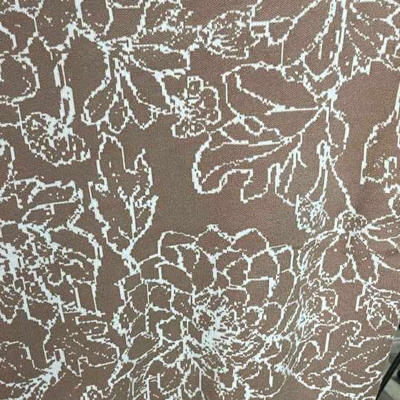 #108 - Cynthia Rowley New York Crewneck Floral Top. Brand New With Tag. - Picture 4 of 12